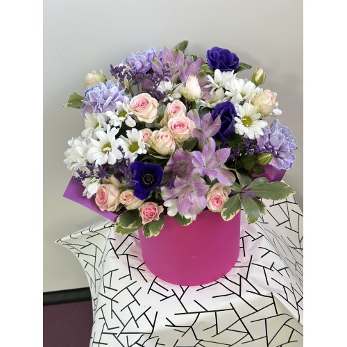 Цветы в коробке Пурпурная